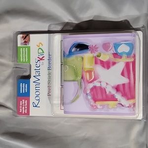 Room mates for kids peel stick border